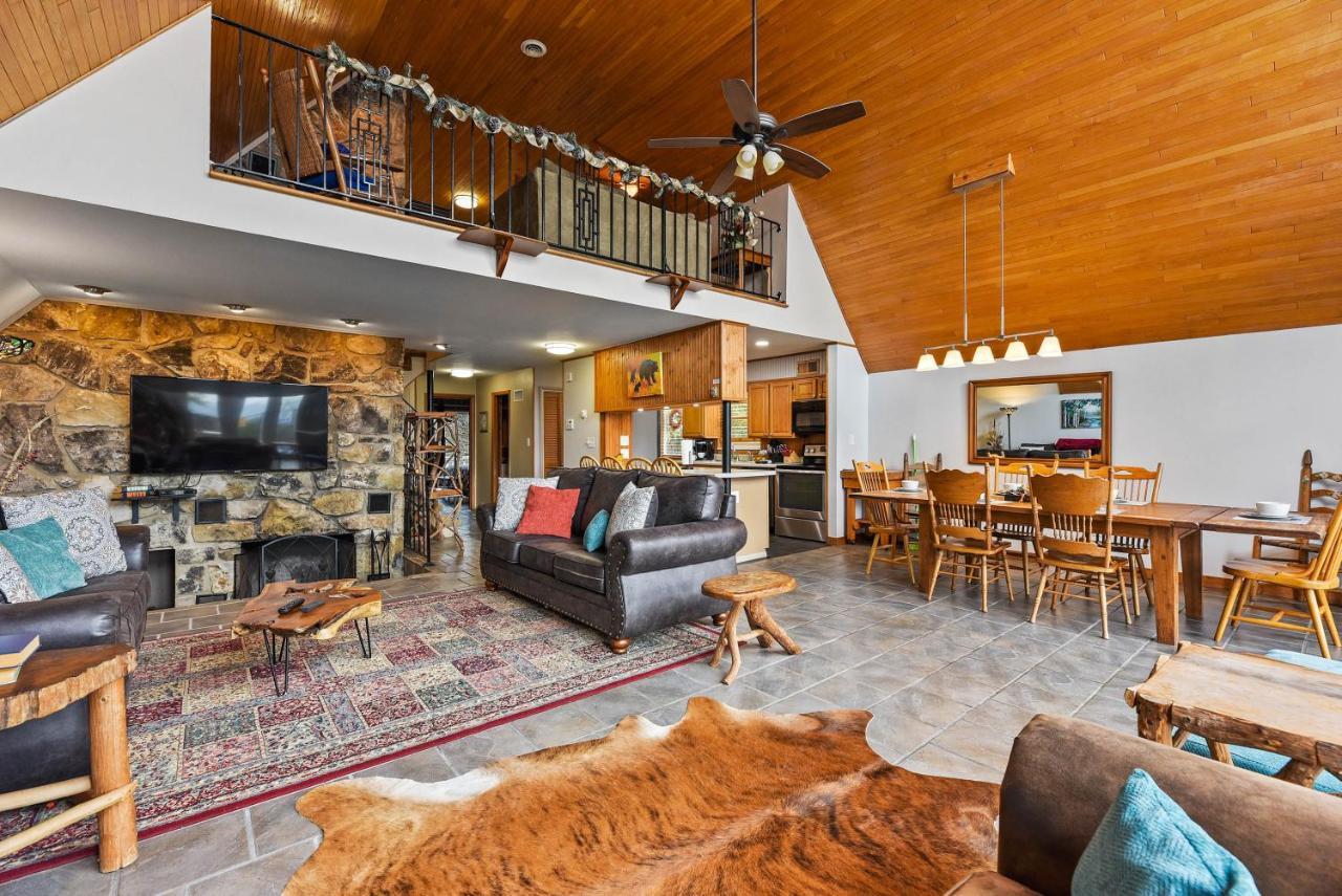 גטלינבורג Smokystays Private Pool Chalet מראה חיצוני תמונה